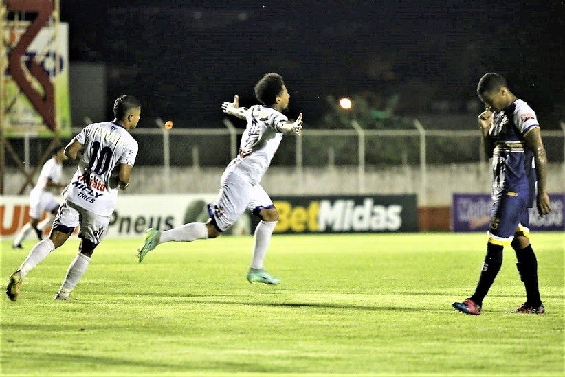 Zagueiro Murilo Batalha fará sua quinta temporada pelo Azulão da Fronteira.Crédito: Abel da Banca