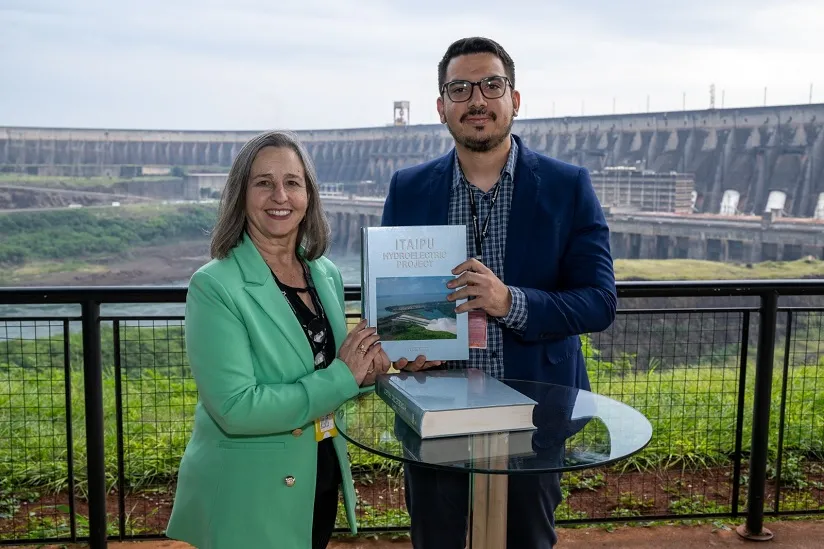 Vice-presidente do CREA-PR, Margolaine Giacchini e diretor administrativo da Itaipu,  Iggor Gomes Rocha
