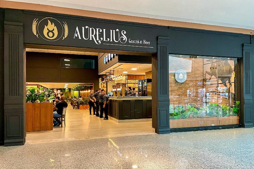 O restaurante oferece cortes nobres na brasa e uma completa carta de chopes.