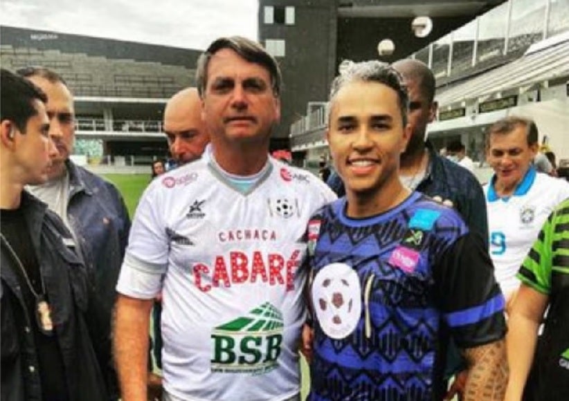 Jair Bolsonaro posou para foto com um empresário acusado de elo com PCC REPRODUÇÃO