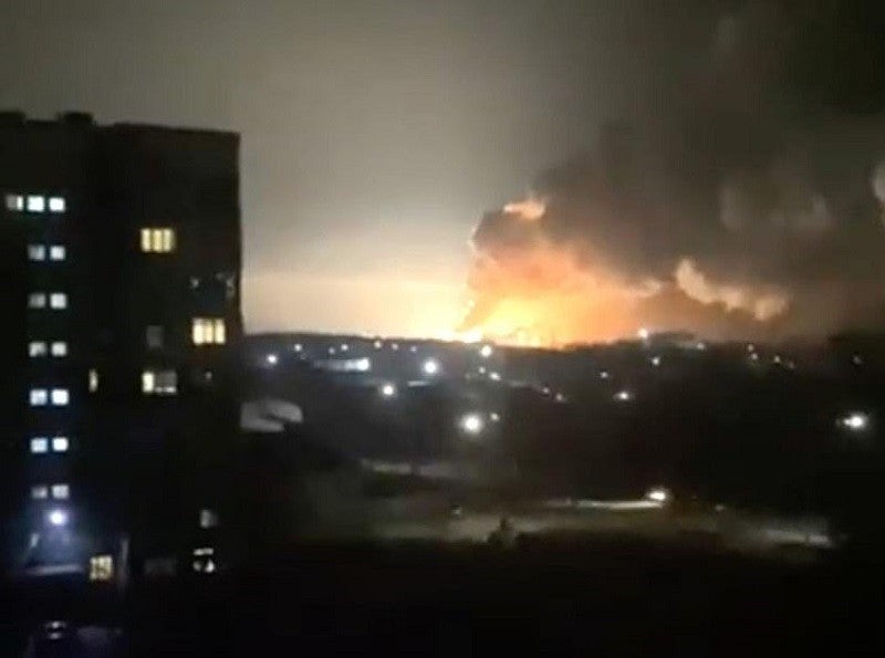 Há relatos de tropas cruzando diversos pontos da fronteira e explosões perto das principais cidades ao redor do país - Foto: Reprodução