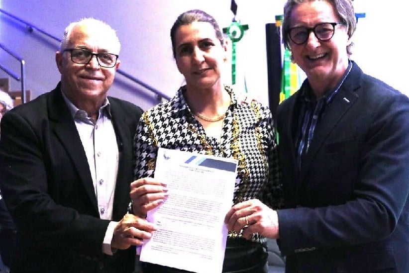 Fernando Castro Alves e Edna Rubio, do Codefoz, com Rainer Zielasko, do POD - foto: Divulgação
