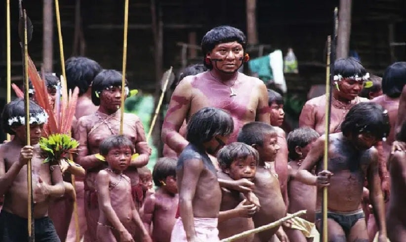 Davi Yanomami em uma comunidade, Brasil. © Survival