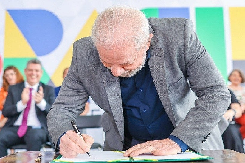 O presidente Lula assinou dois atos que liberam recursos para estados, municípios e o Distrito Federal - Foto: Ricardo Stuckert/PR