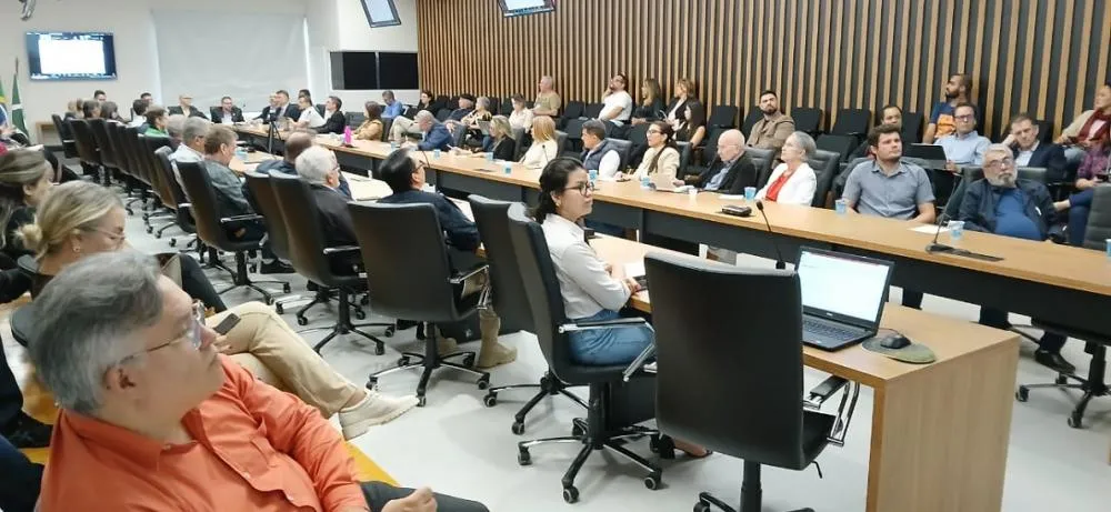 Em plenária concorrida, conselheiros, convidados e a comunidade presentes – foto: Divulgação
