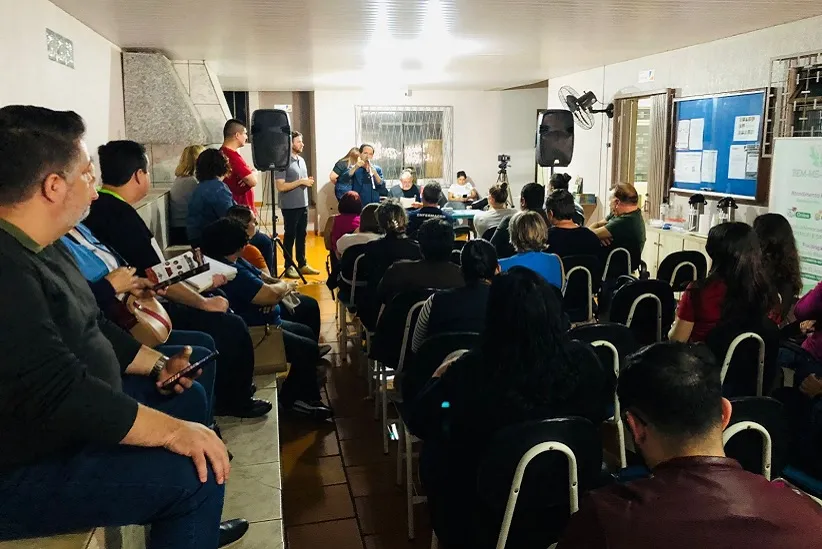 Servidores do município, de diversas categorias, participram da assembleia conjunta entre Sinprefi e Sismufi, dia 13 de maio. (Assessoria)