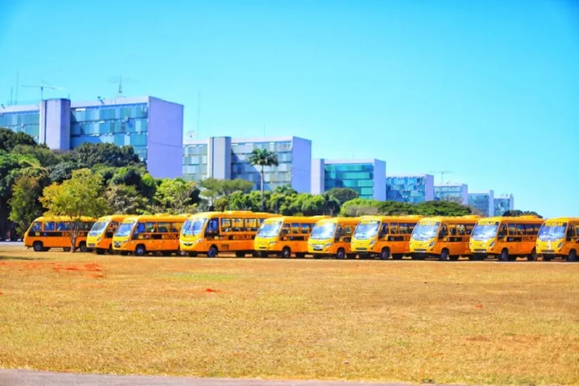 Ao longo do dia,`ônibus estão em apresentação a população na Esplanada dos Monistérios em frente ao MEC - Foto: Estevam Rafael/Secom PR