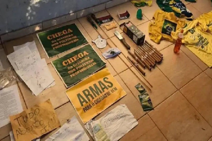 Materiais apreendidos com grupo bolsonarista no DF. (Foto: Divulgação/PCDF)