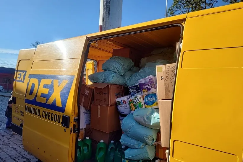 Meta dos Correios é fazer com que 500 toneladas de donativos cheguem ao estado diariamente. Foto: Correios / Divulgação