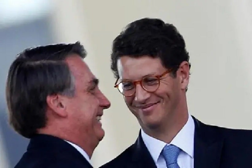 Presidente Jair Bolsonaro e ministro do Meio Ambiente, Ricardo Salles, durante cerimônia em Brasília Imagem: Reprodução