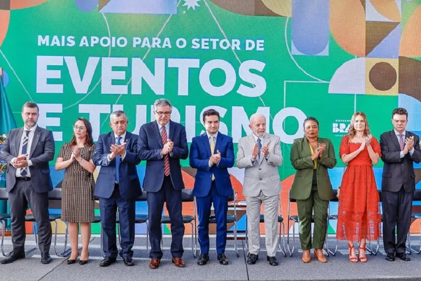 Presidente Lula, ministros e autoridades durante a cerimônia de sanção do Projeto de Lei que retoma e reformula incentivos do Perse - Foto: Ricardo Stuckert / PR