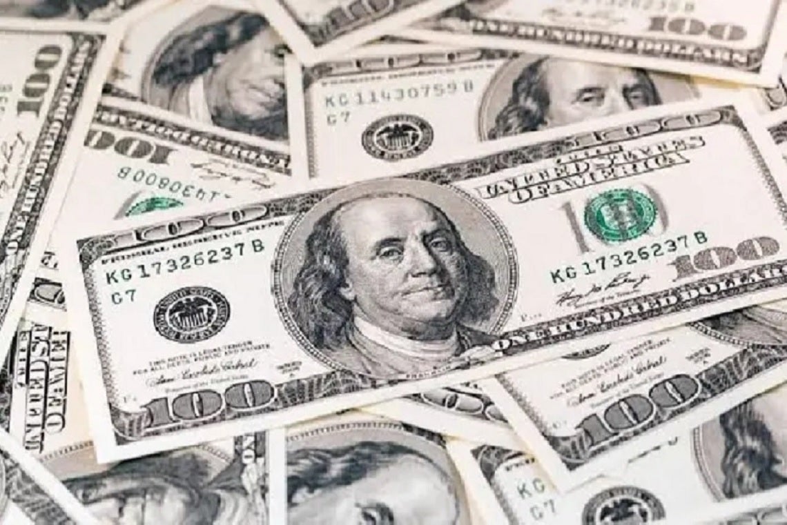 Dólar sobe e fecha a R$ 4,25, próximo do recorde histórico