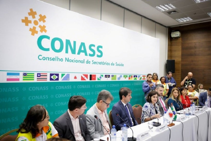 A ministra Nísia Trindade (Saúde) anuncia detalhes do Dia D contra a Dengue durante assembleia do Conass. Foto: MS