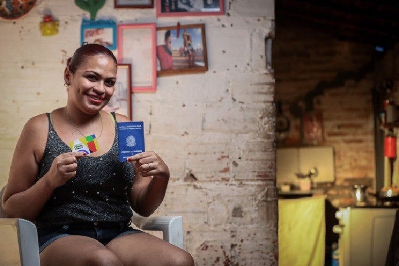 Rafaella Cristina, do Piauí: beneficiária do Bolsa Família conquistou vaga formal de emprego em 2023. Programa foi um dos 75 criados ou retomados. Foto: Roberta Aline / MDS